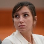 В понедельник начнутся слушания по делу Коури Ричинс, ее обвиняют в убийстве мужа