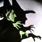 Как метлы, котлы и остроконечные шляпы стали ведьмовскими атрибутами