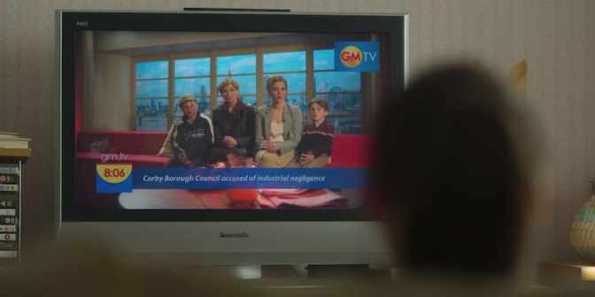 Кадр из сериала «Токсичный город» (Toxic Town), 2025 год