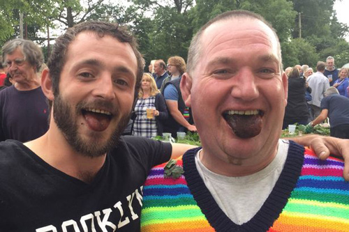 Ежегодный чемпионат мира по поеданию крапивы в Соединенном Королевстве