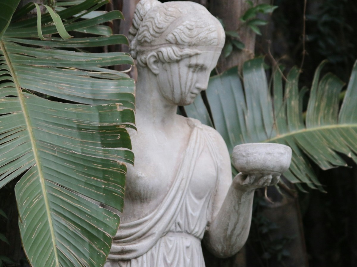 Древние греки и римляне натирали статуи благовонными маслами