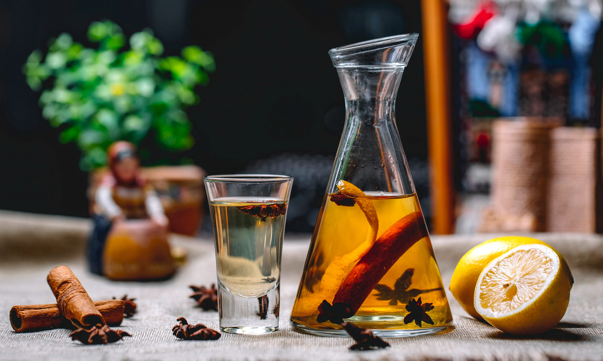 Больше в деревне никто не живет: 19 человек смертельно отравились алкоголем в Ленобласти