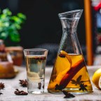 Больше в деревне никто не живет: 19 человек смертельно отравились алкоголем в Ленобласти