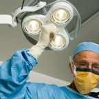 Еще один врач: звездный французский доктор предстанет перед судом в процессе об отравлении 12 пациентов