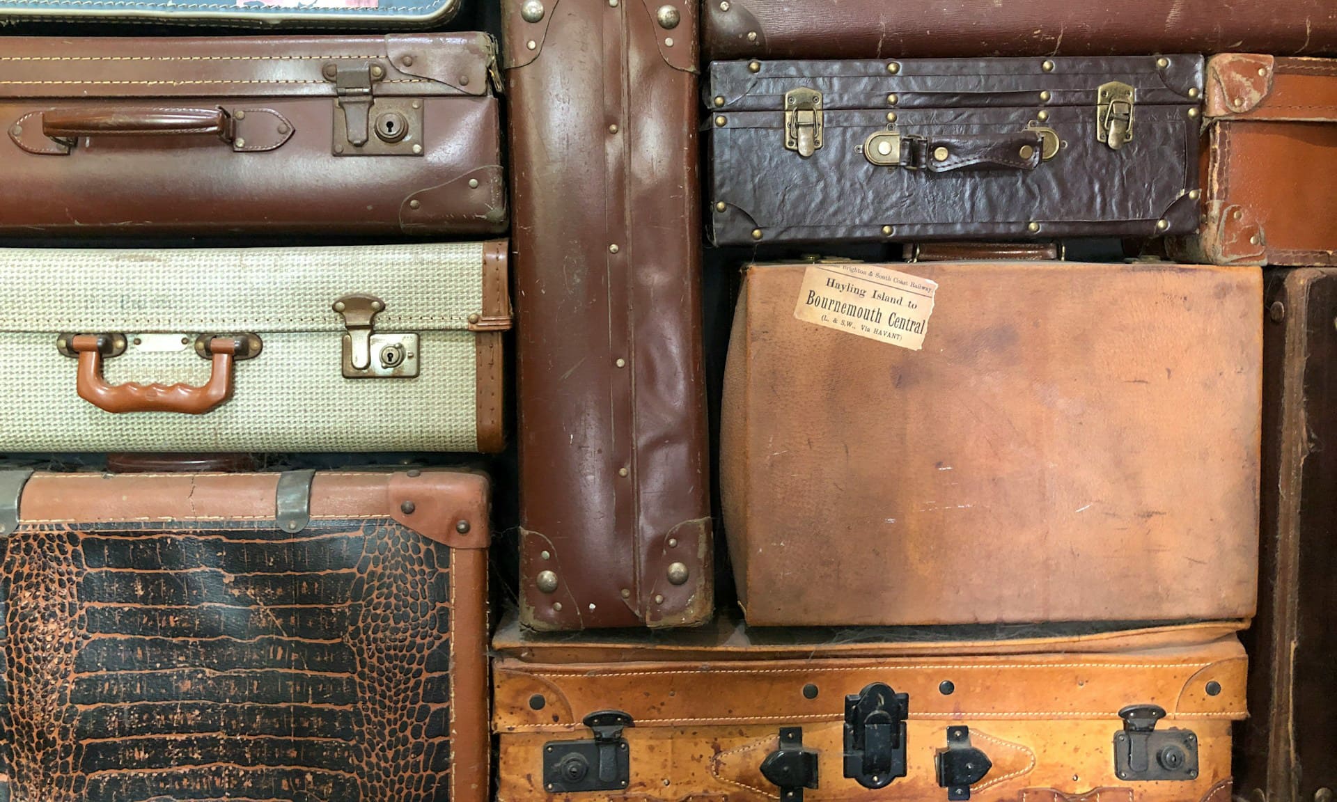 Чемоданное убийство: накачала детей антидепрессантом, упаковала и сдала на хранение