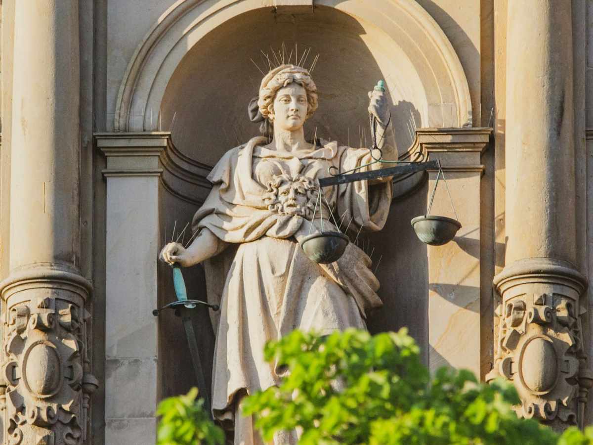 Эшли Джонс приговорили к 50 годам тюрьмы за отравление отчима