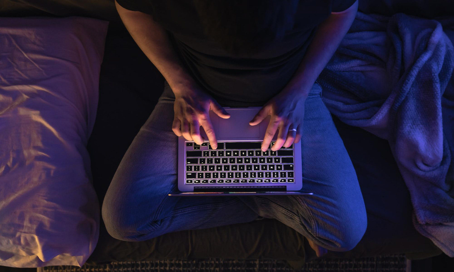 Семьи погибших требуют расследовать бездействие властей по поводу форумов сторонников самоубийства