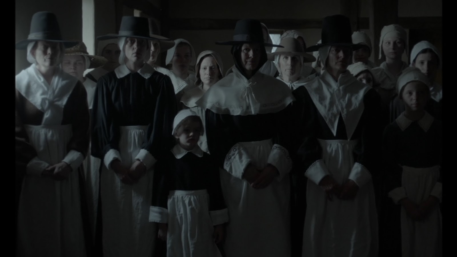 Хэллоуин 2025: черные шляпы, котлы и метлы ведьм