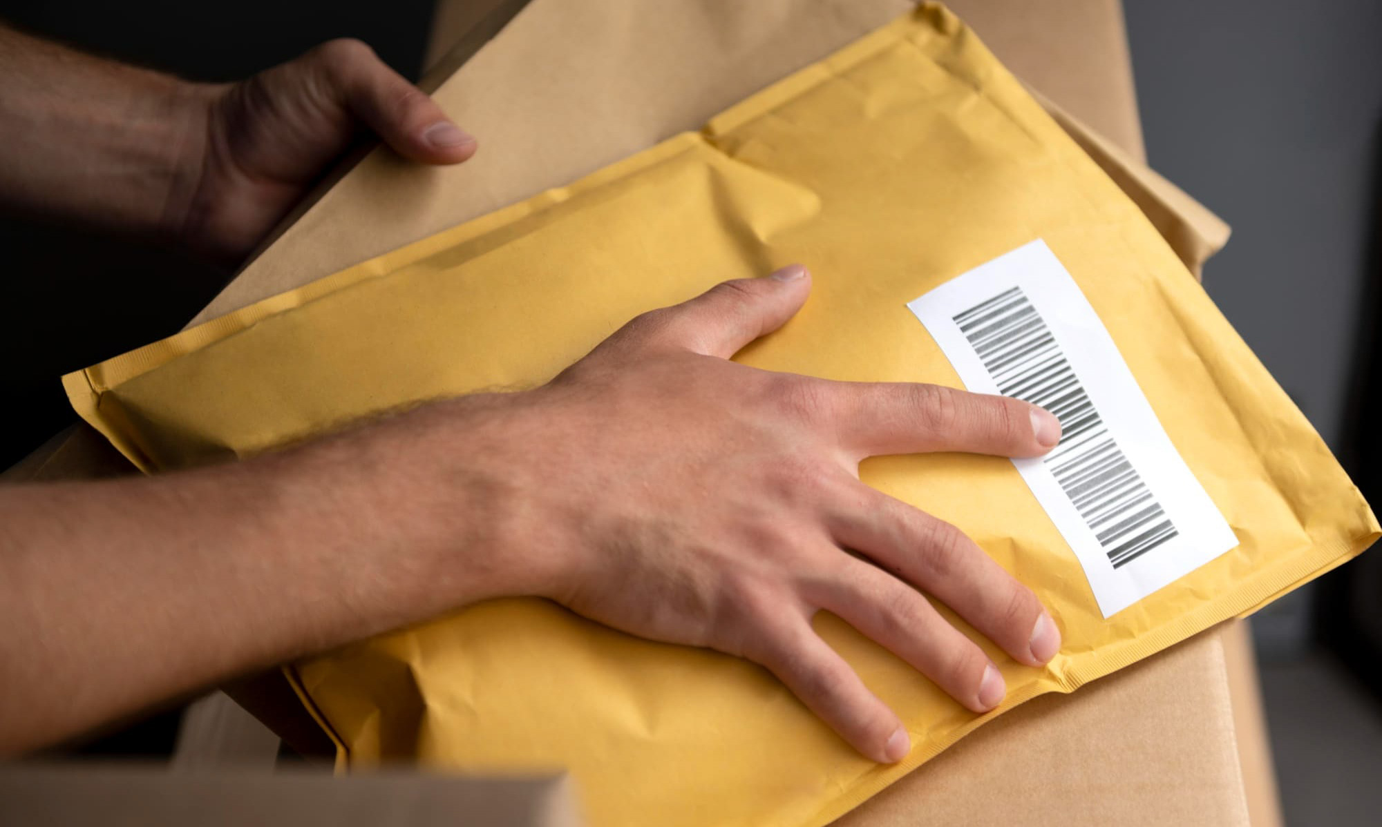 В США 7 человек на военной базе Эндрюс заболели, вскрыв доставленный пакет с белым порошком