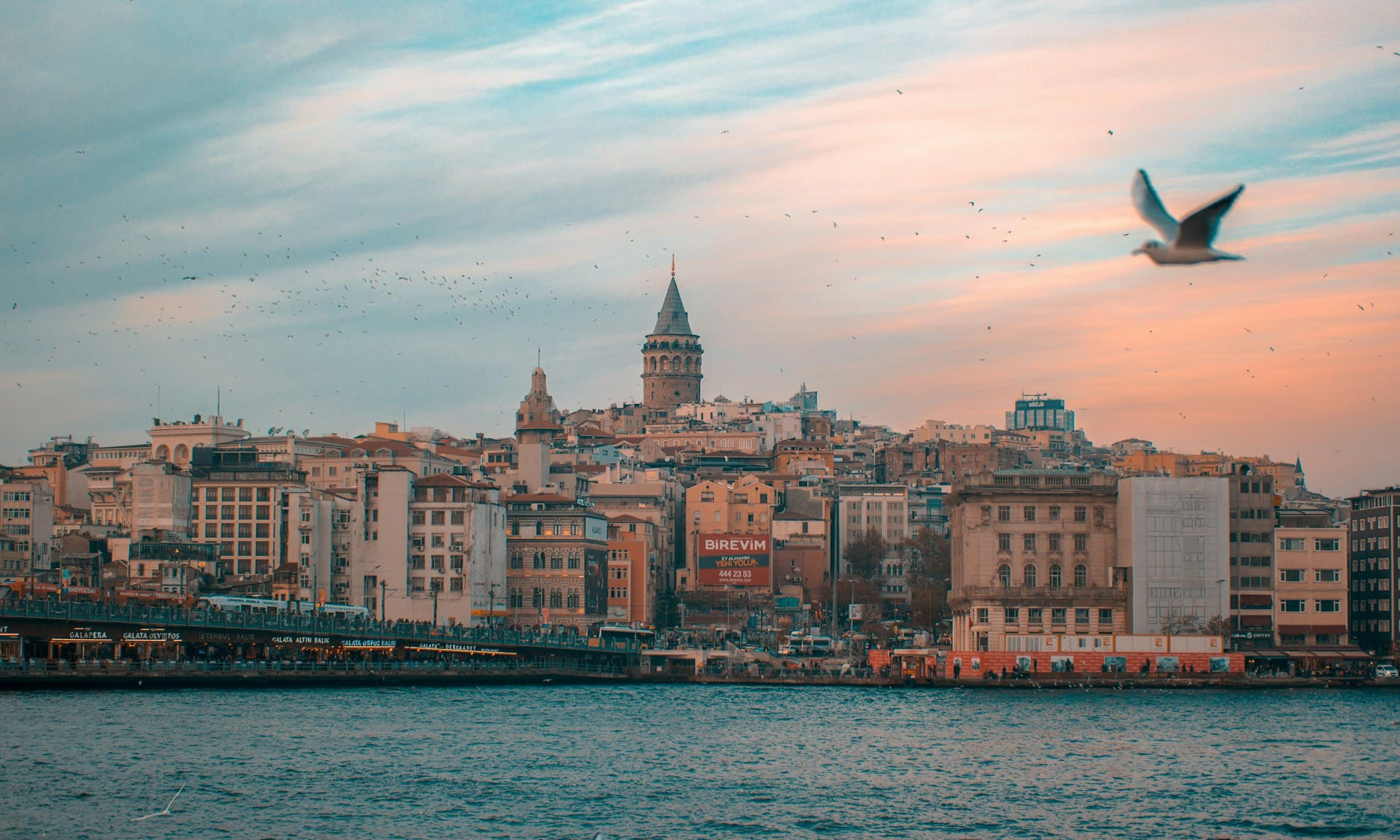 Российский моряк умер от отравления на судне у берегов Стамбула