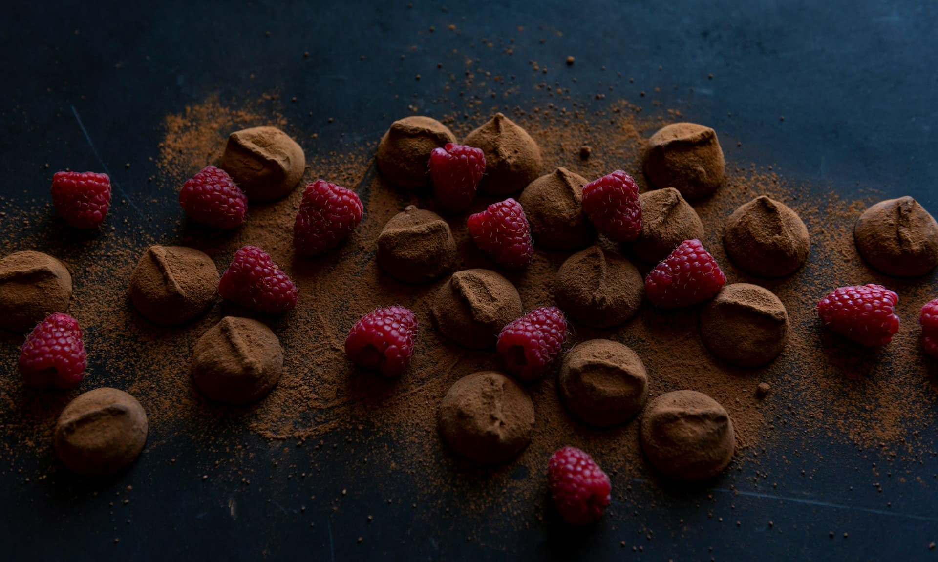 Интерпол разыскивает женщину, которая из ревности «убила школьниц отравленной малиной»