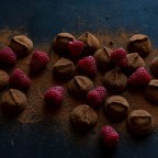 Интерпол разыскивает женщину, которая из ревности «убила школьниц отравленной малиной»