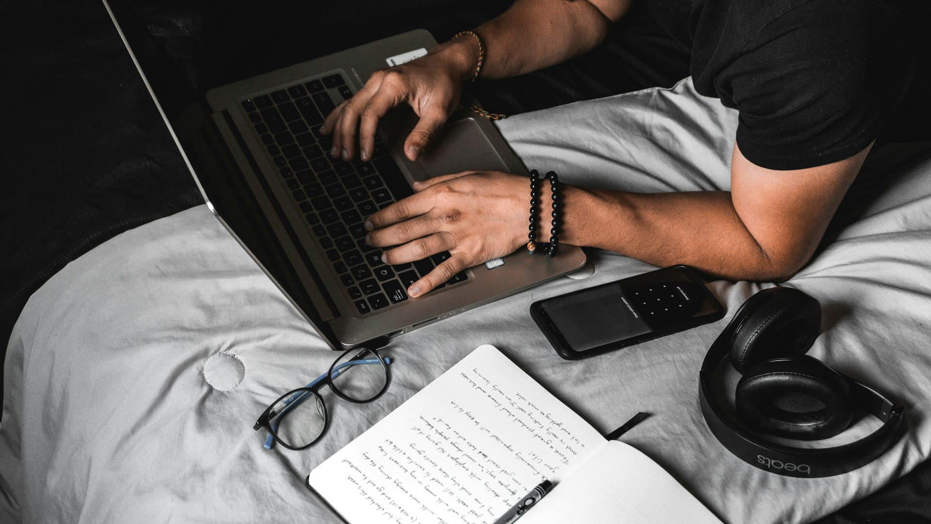 Топ-10 материалов месяца: что больше всего читали и слушали в январе?