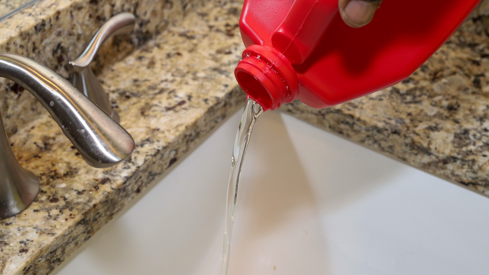 Предполагаемой отравительнице мужа средством для прочистки труб предъявили новые обвинения