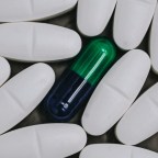 Во Франции сенатора признали виновным в использовании наркотиков с целью сексуализированного насилия