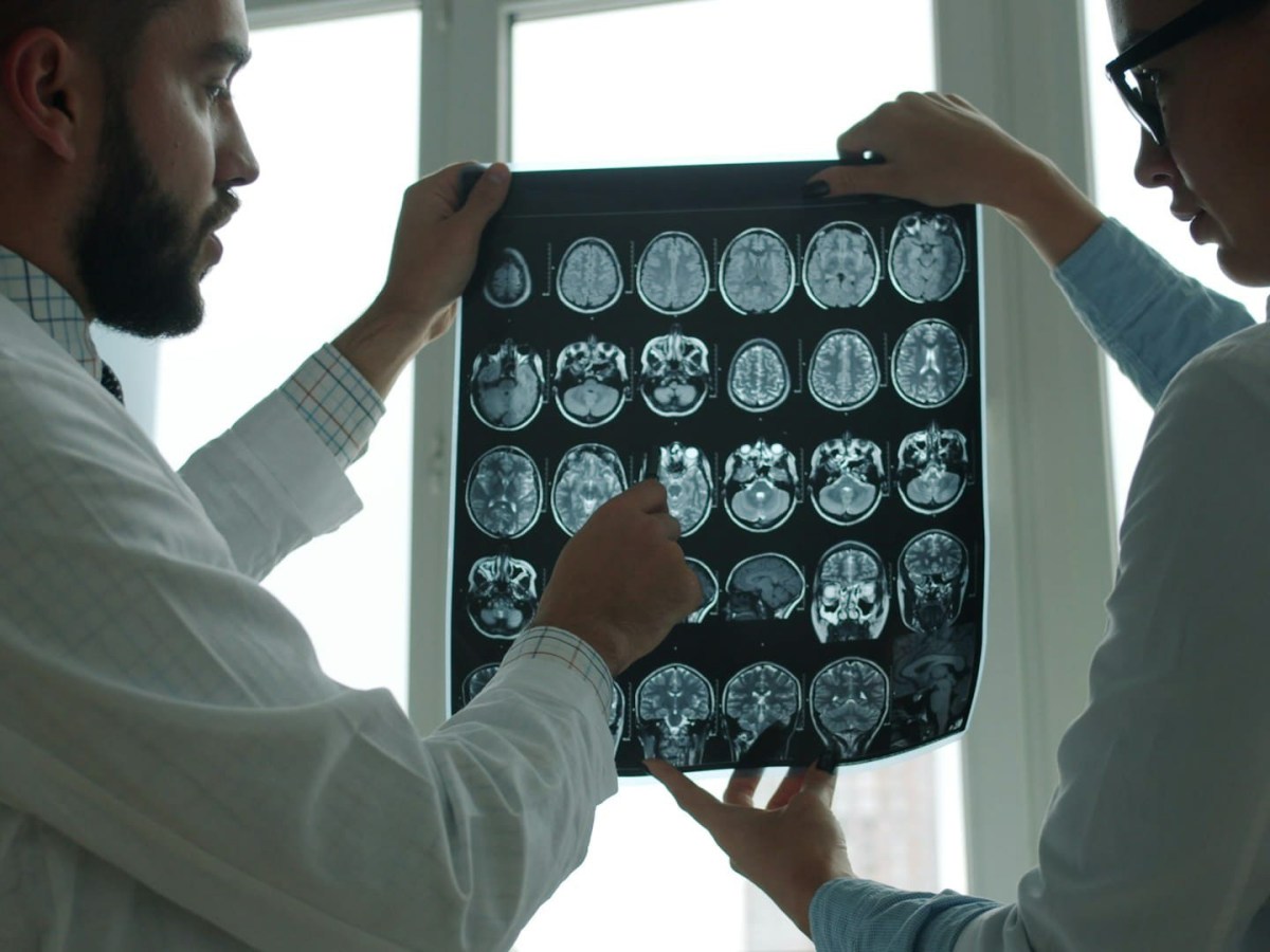 Процедура МРТ отравила женщину, из-за чего та оказалась прикованной к инвалидному креслу