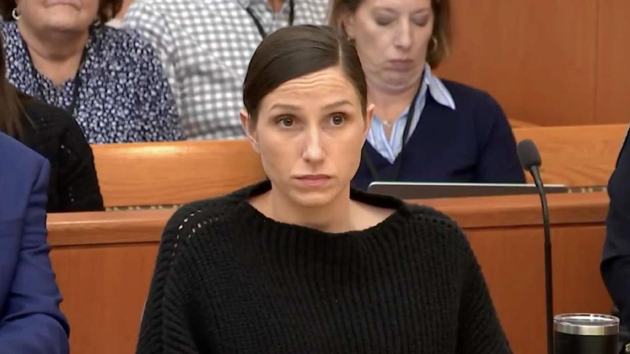 Любовник рыдает, в телефоне отравленного мужа — интимная переписка с другом: скандалы на суде по делу Коури Ричинс