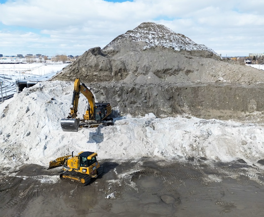В Торонто накапливается ядовитый снег