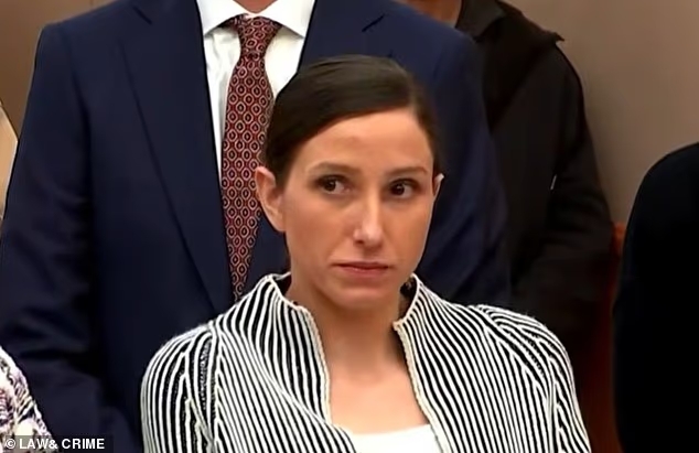 Суд над Коури Ричинс, которая предположительно отравила мужа фентанилом