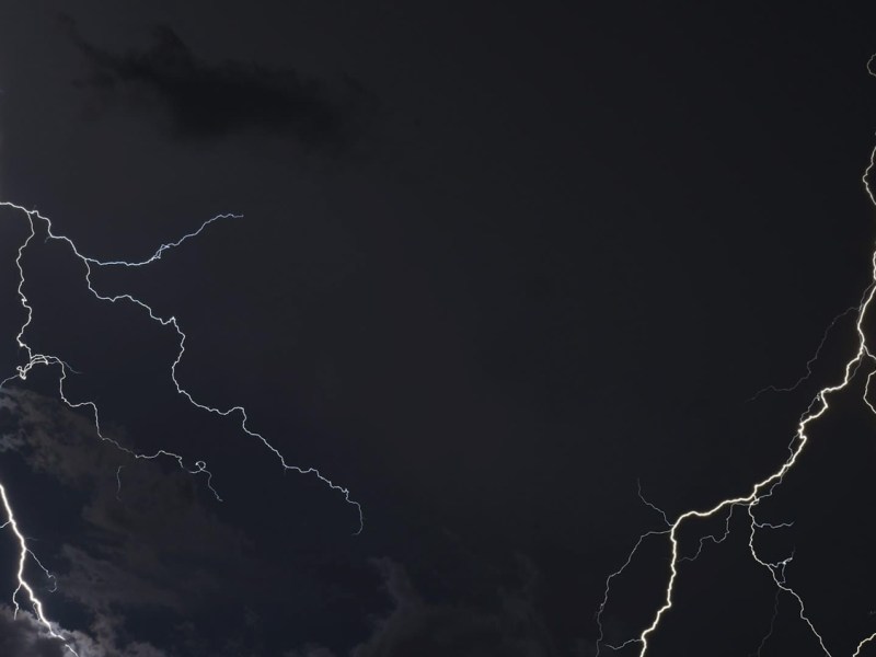 ВОЗ предупредила о рисках для здоровья из-за токсичного черного дождя в Иране