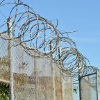 Мужчина, обвиняемый в организации отравлений, пытался воздействовать на свидетелей