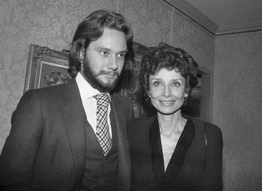 Издана полная биография Одри Хепберн, написанная ее сыном